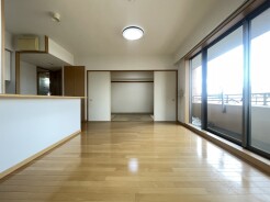 ご家族みんながゆったりくつろげる広々リビング。
