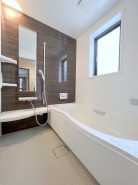 一日の疲れを癒す浴室は、広々１坪以上。
