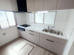 快適な新生活を迎えられそうな、新品のキッチンです。
