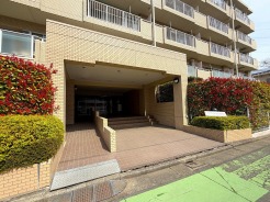 エントランスにはスロープもついています〇