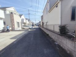 幅員こそやや狭くても、その分交通量が少なくて安心。