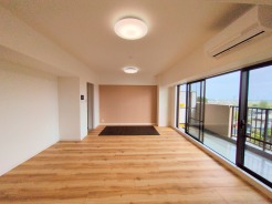 南側に大きな窓を配置、明るいリビングが出来ました。
