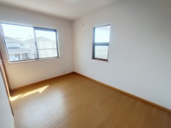 太陽の恵みを感じる、温もりと明るさにあふれたお部屋。
