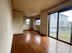 開放的なこの空間がお客様をお出迎えします
