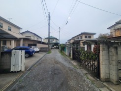 静かな住宅街に佇む、穏やかな日々を紡ぐ邸宅。