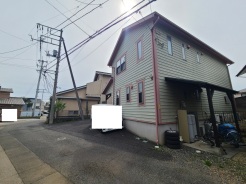 落ち着いた外観が、穏やかな暮らしを予感させます。