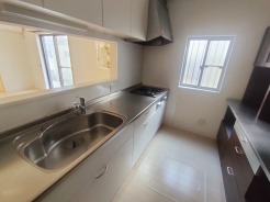 対面キッチンがご家族の温かい時間を演出。
