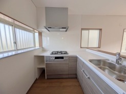 動線が短く、手早く作業できるＬ型キッチン。家事がスムーズに進みます。
