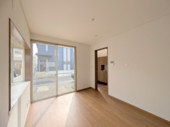 南から明るい光が射し込む、陽だまりの空間。
