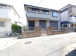 閑静な住宅地で、小さなお子様がいるご家族にも安心。
