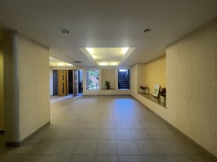 管理人さんがメンテナンスしてくれるエントランス。