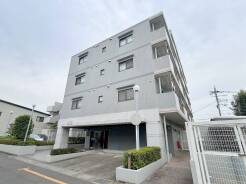 最寄り駅まで徒歩12分。この距離だと、運動不足も少し解消されるかも。
