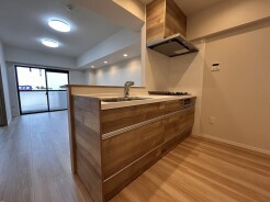 対面タイプなら、キッチン内にいながらご家族やお客様との会話が楽しめます。
