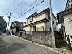 車の通りも少ない閑静な住宅地。子育てにも、第二の人生にも。
