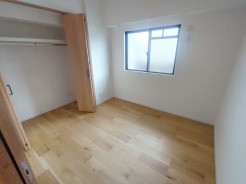 たっぷりの陽光と、心地よい風が舞い込みます。
