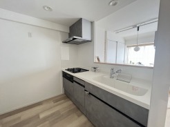 快適な新生活を迎えられそうな、新品のキッチンです。
