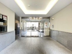 管理人さんがメンテナンスしてくれるエントランス。
