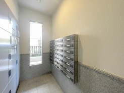 郵便物はこちらの集合ポストから。