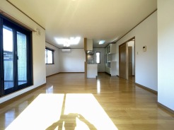 南側に大きな窓を配置、明るいリビングが出来ました。
