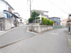 閑静な住宅地で、小さなお子様がいるご家族にも安心。
