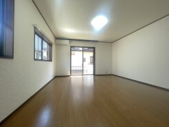 リビングは家具の配置も思いのまま。自由度が高い設計です。
