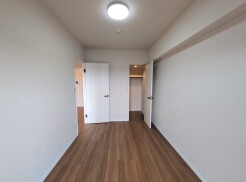 WICに面したお部屋、通常の洋室より使い勝手に優れます。
