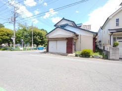 風通し・日当たりに優れる角地。開放感をお楽しみください。
