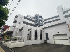 最寄り駅まで徒歩９分の近さ。 忙しい朝が助かる立地、 暮らしにゆとりが生まれます。
