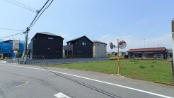 南道路に面した、陽当たり良好な物件です。
