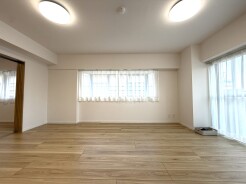 開放感と採光にこだわった角住戸のＬＤＫ。

