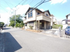 風通し・日当たりに優れる角地。開放感をお楽しみください。
