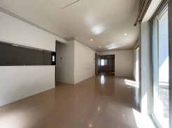 白を基調としたすっきりとした空間は、日々の暮らしに調和をもたらし、心穏やかな時間を育む伸びやかな広がりを感じさせてくれます
