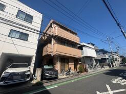 最寄り駅まで徒歩13分の近さ。 忙しい朝が助かる立地、 暮らしにゆとりが生まれます。
