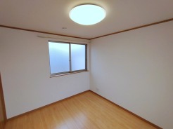 子供部屋には丁度良い洋室。サイズは5.2帖。

