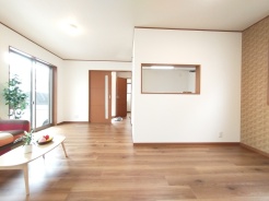 たっぷりの陽光と、心地よい風が舞い込みます。
