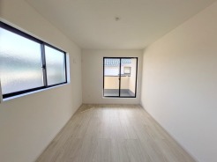 広々バルコニーから、たっぷり太陽の恵みが得られます。
