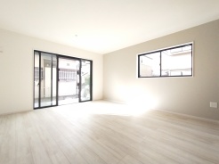 ご家族みんながゆったりくつろげる広々リビング。
