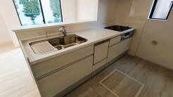 料理をしながらでも、ご家族との会話を楽しめる対面キッチン。
