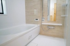 一日の疲れを癒す浴室は、広々１坪以上。
