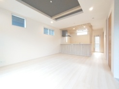 ご家族みんながゆったりくつろげる広々リビング。
