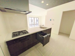 カウンターからはリビングが広く見渡せ、ご家族とのコミュニケーションも弾みます。
