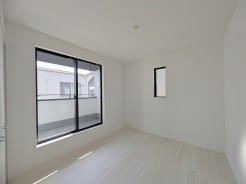 広々バルコニーから、たっぷり太陽の恵みが得られます。
