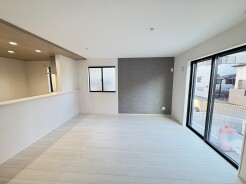 アクセントクロスが際立つＬＤＫ空間。
