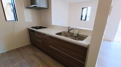 料理をしながらでも、ご家族との会話を楽しめる対面キッチン。
