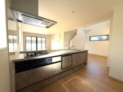 キッチンの性能が上がれば、いつものお料理も楽しくなりますね。
