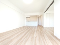 たっぷりの陽光に包まれる明るい住まいが、ここにあります。
