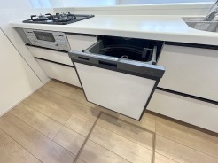 節水・省エネの食洗機付き、水仕事が楽になりますね。
