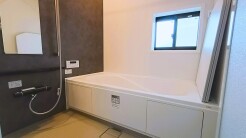 広々１坪タイプのゆったり浴室ユニット。防カビ・抗菌素材なのもうれしい。
