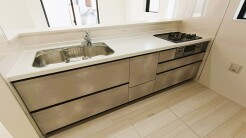 料理をしながらでも、ご家族との会話を楽しめる対面キッチン。
