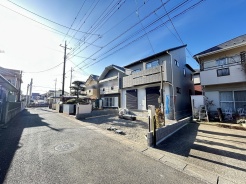 幅員こそやや狭くても、その分交通量が少なくて安心。
